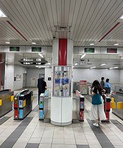 京都市役所前駅をおります